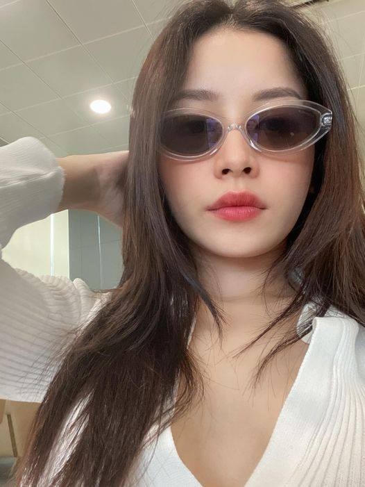 Chi Pu xinh đẹp chào tháng mới.