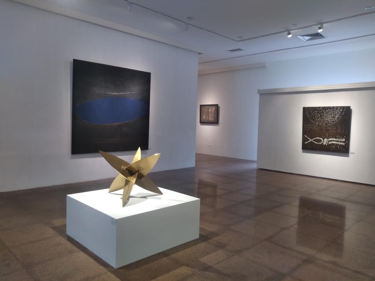 Trên 30 tác phẩm được trưng bày tại "New Days".