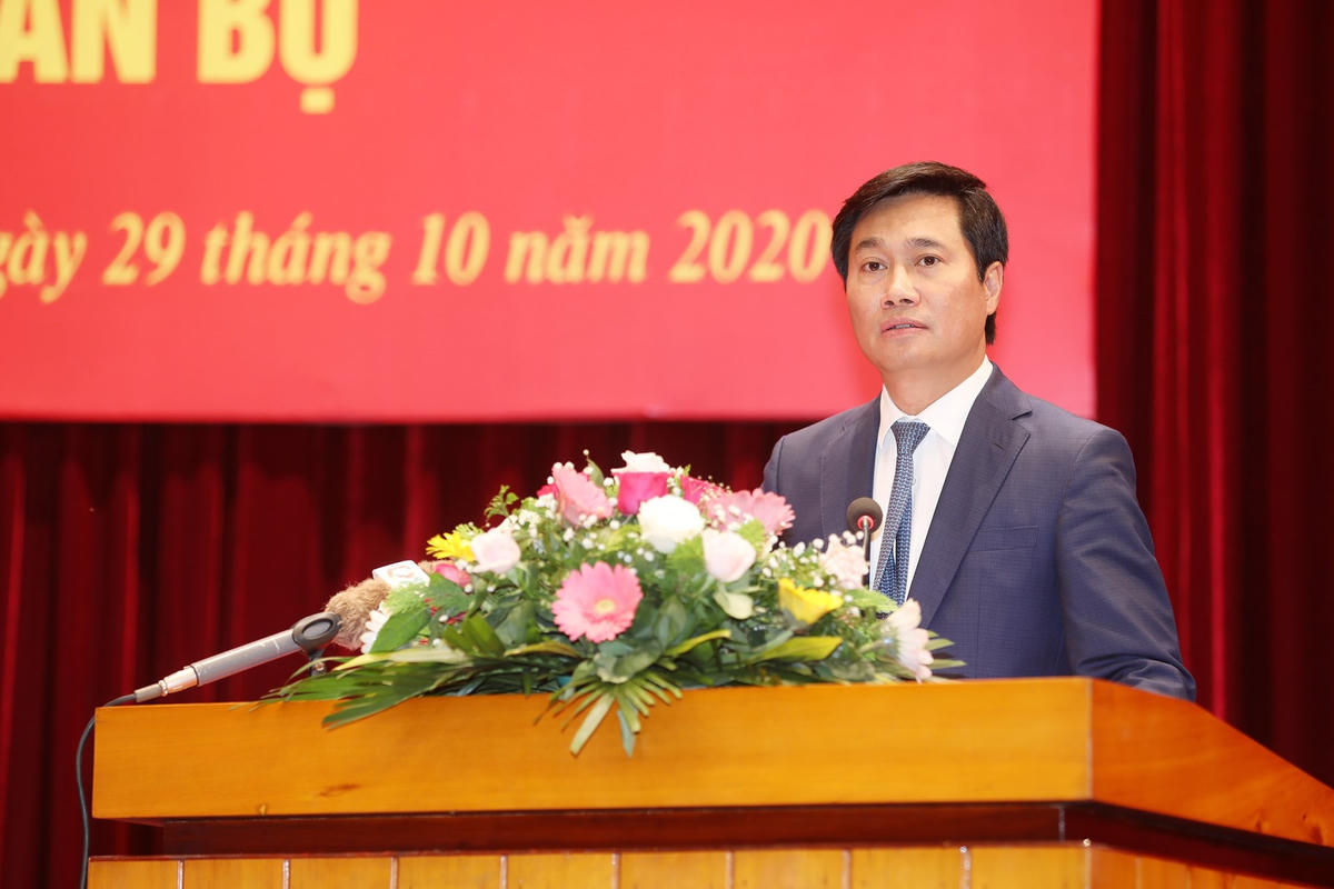Ông Nguyễn Tường Văn phát biểu nhận nhiệm vụ.