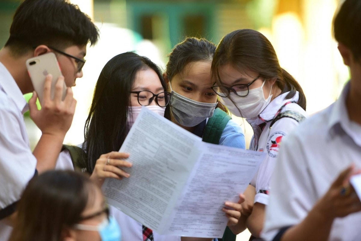 Cân nhắc thông tin tuyển bổ sung để nộp hồ sơ đúng hạn.