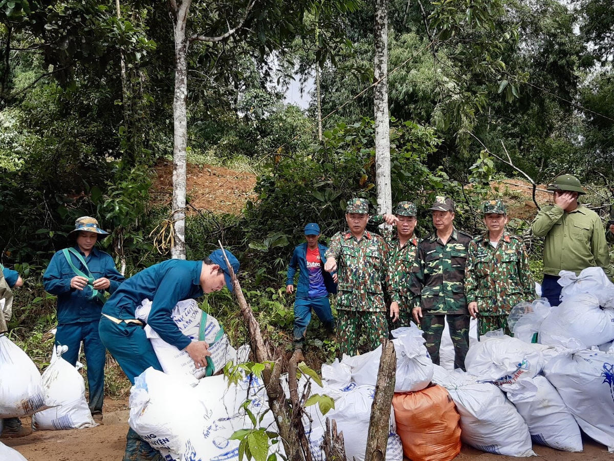Hàng hóa, lương thực sẵn sàng tiếp tế cho bà vùng cô lập.