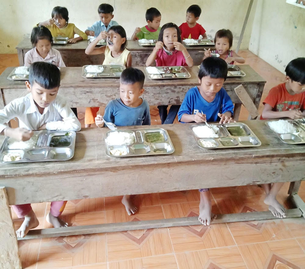 Dự án “Nuôi em” đã giúp các em có động lực để đến trường hơn.  