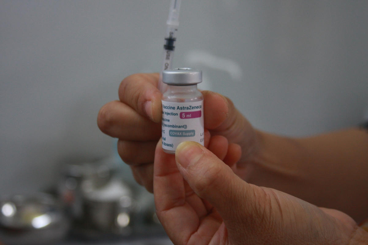 Tại đây, người được tiêm sẽ được cán bộ y tế cung cấp thông tin về vaccine Covid-19.