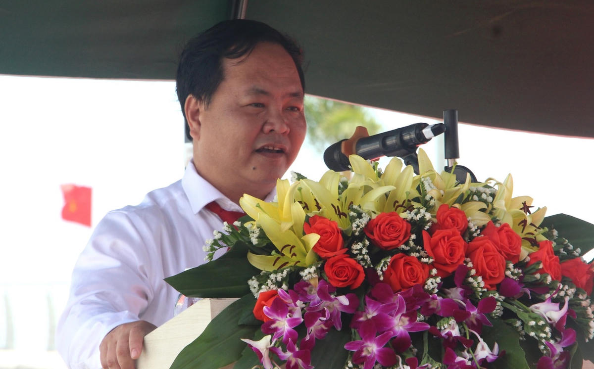 Phó Chủ tịch UBND tỉnh Quảng Nam Nguyễn Hồng Quang phát biểu tại buổi lễ thông xe.