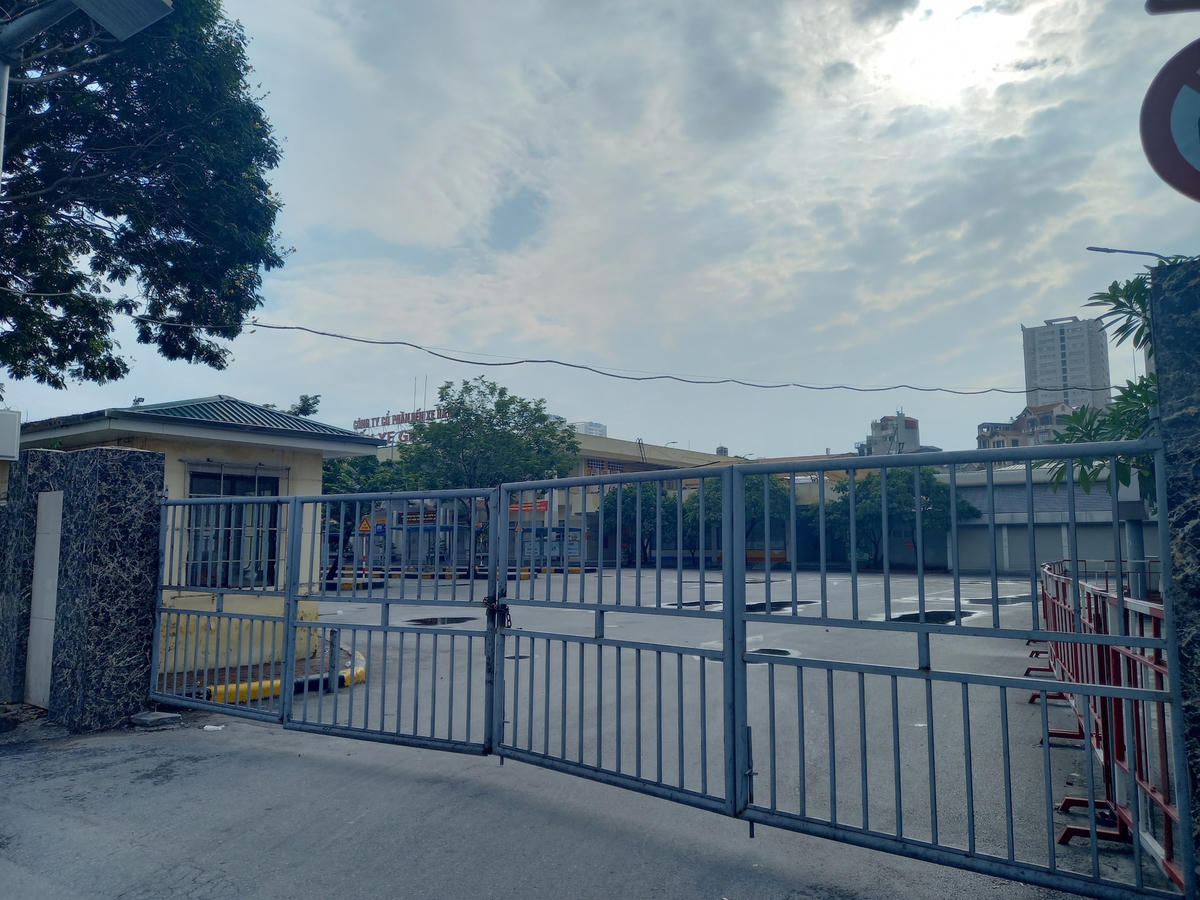 Bến xe Giáp Bát đóng cửa. 