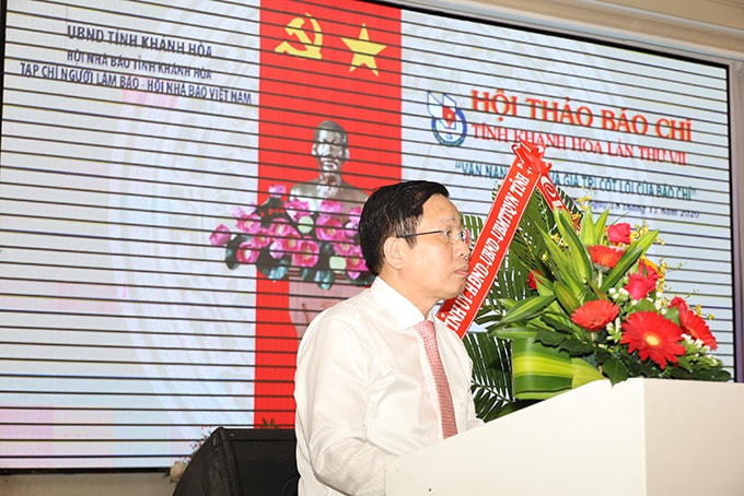 Ông Hà Quốc Trị, Phó Bí thư Tỉnh ủy Khánh Hòa phát biểu tại hội thảo.