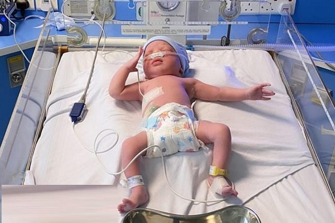 Hồ Ngọc Hà khoe khoảnh khắc chào đời của 2 con. 
