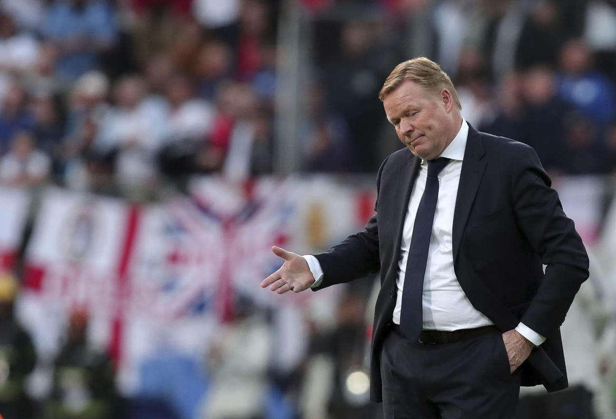 Chiếc ghế nóng của HLV Koeman đang bị lung lay.