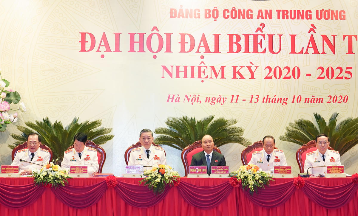 Đoàn Chủ tịch điều hành Đại hội. Ảnh: VGP.