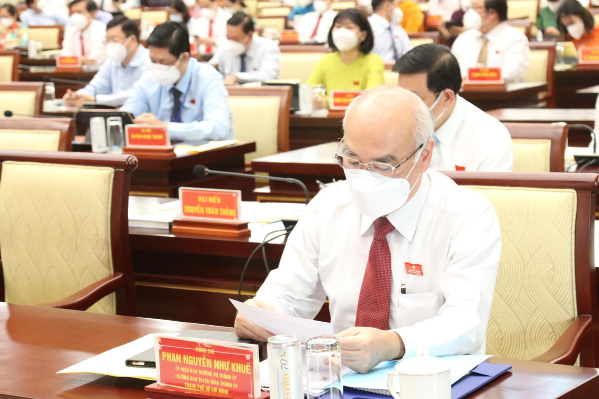 Các đại biểu tham dự kỳ họp.