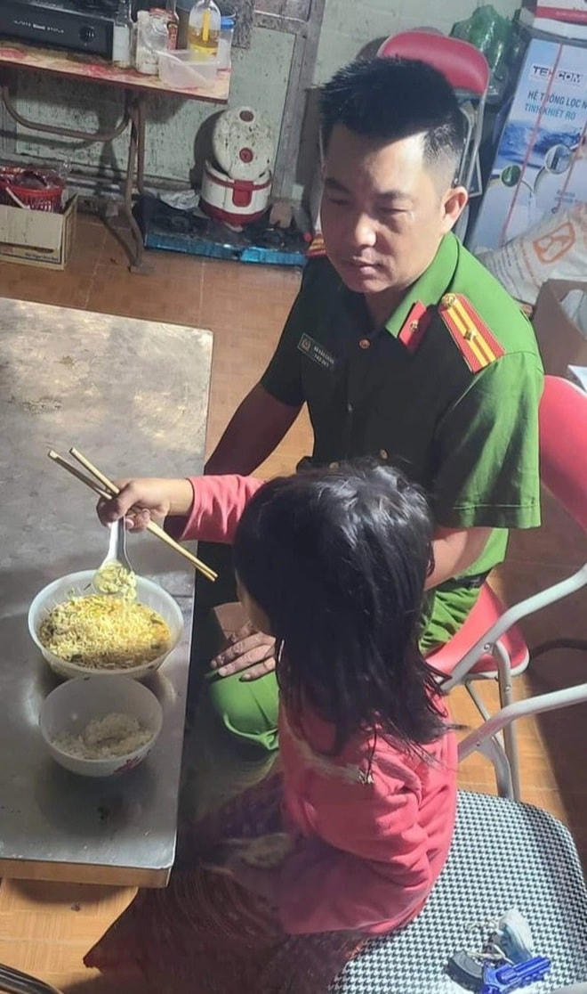 Bé gái 11 tuổi đi tìm bố mẹ và bị lạc trong rừng ở Sơn La