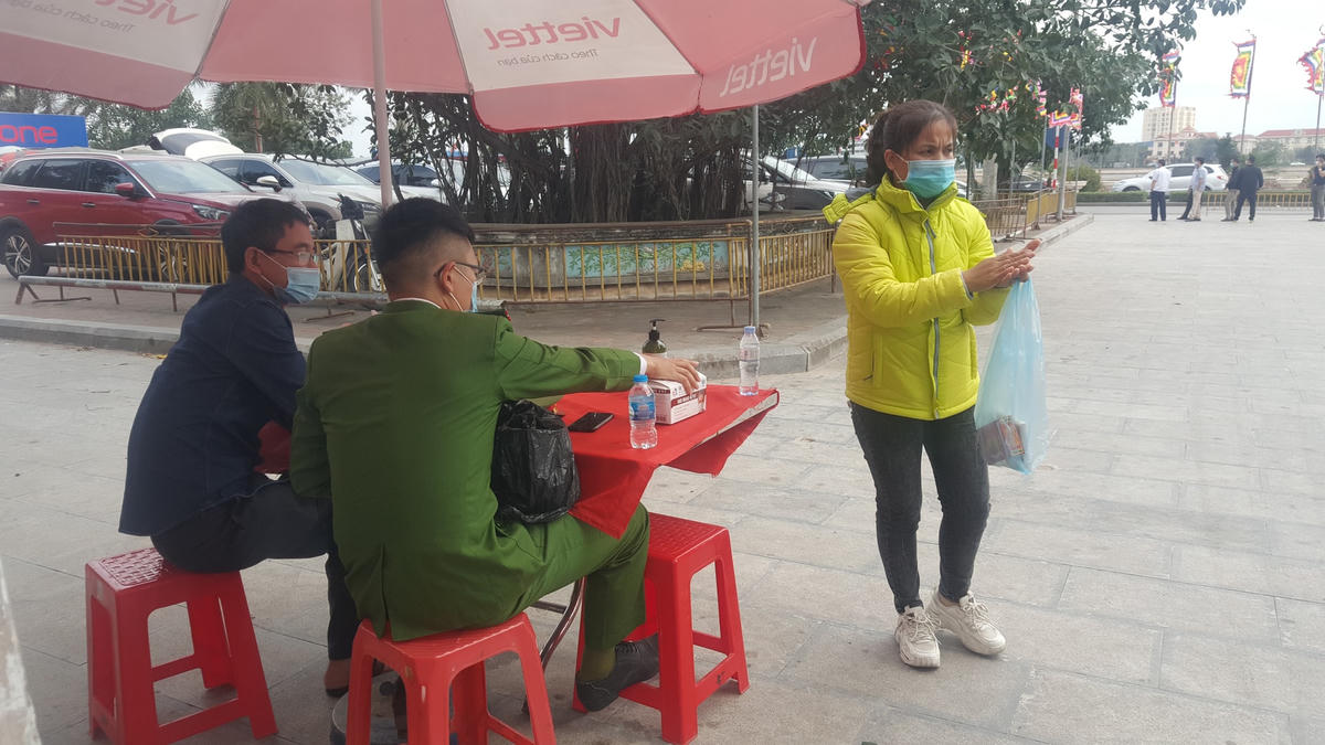 [ẢNH] Nam Định: Đền Trần vẫn mở cửa nhưng thưa người