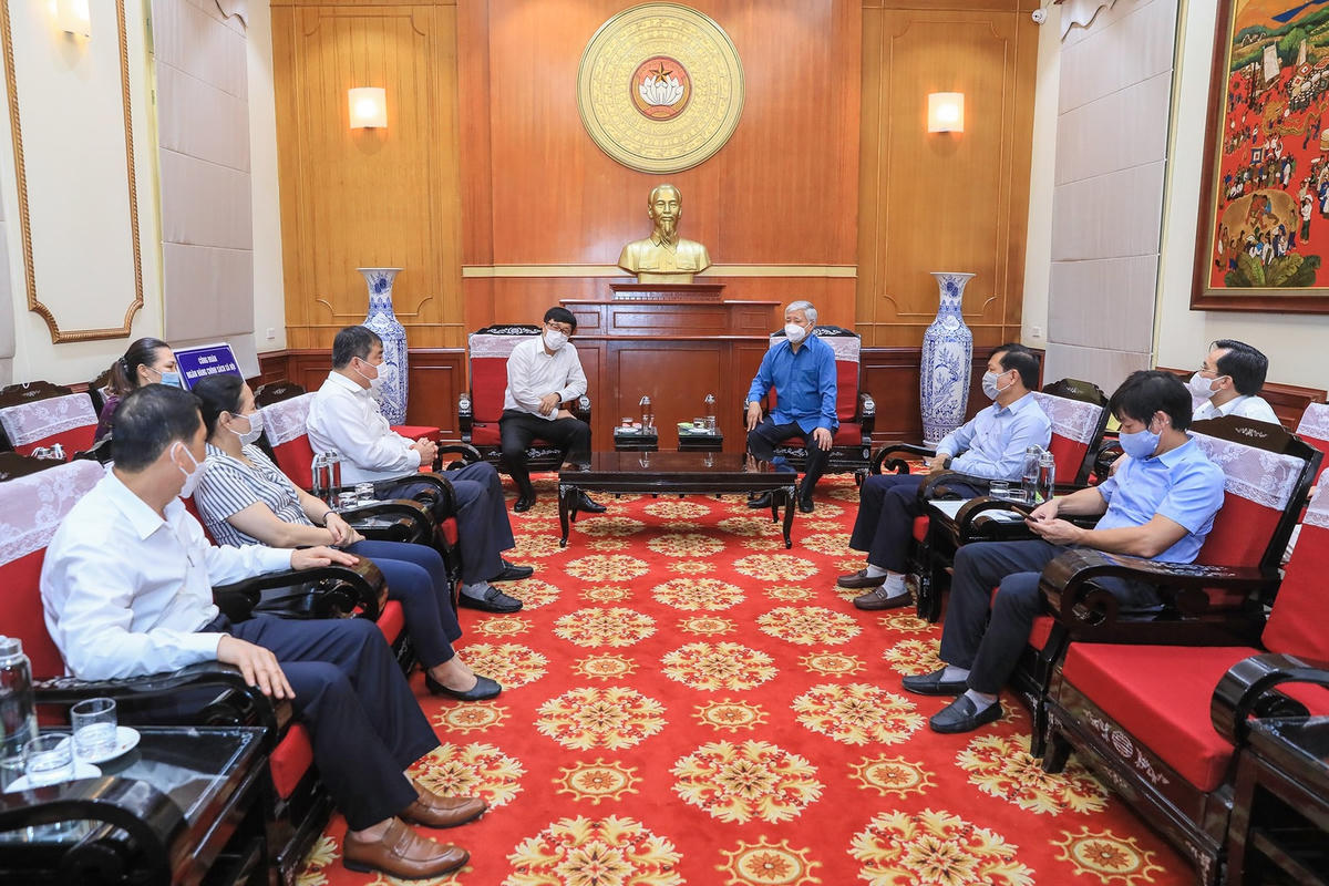 Quang cảnh buổi tiếp nhận.