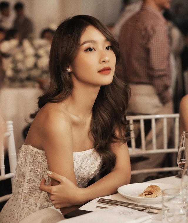 Đứng lên từ scandal, nữ diễn viên cố gắng hoạt động nghệ thuật với nhiều vai diễn lớn nhỏ.  