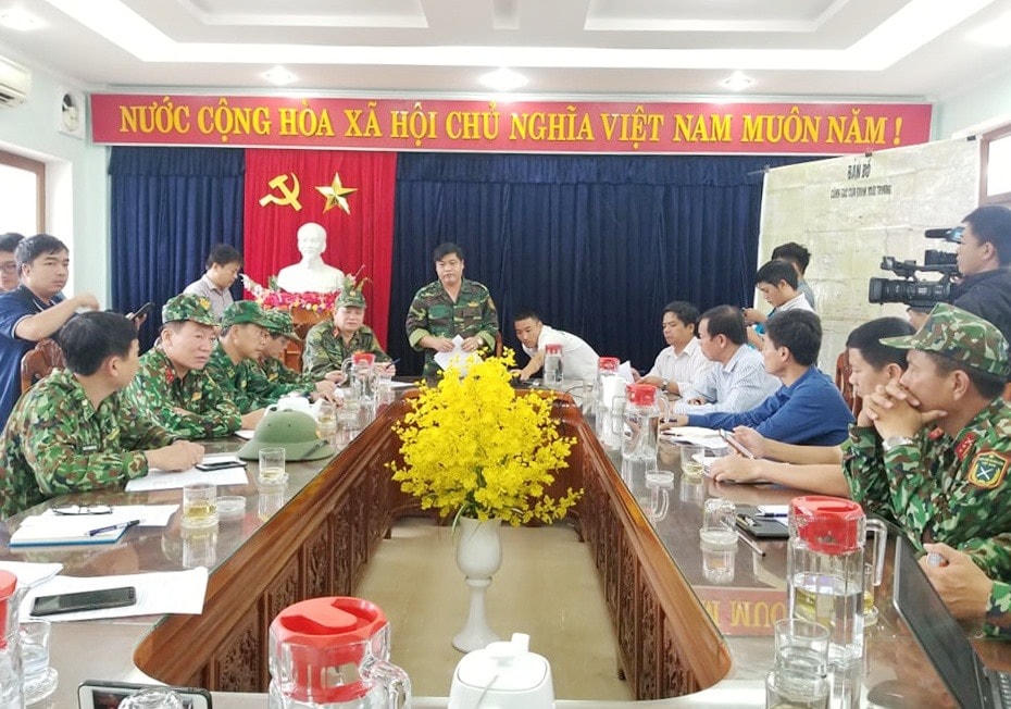 Trưởng ban Nội chính Tỉnh ủy Nguyễn Mạnh Hà chủ trì cuộc làm việc bàn phương án cứu hộ cứu nạn. Ảnh: Công Chín.