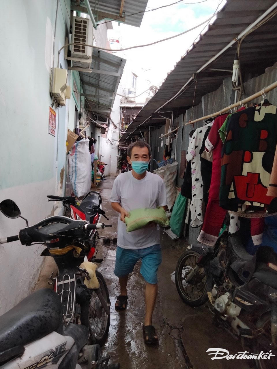 Dãy trọ 994A/39 Huỳnh Tấn Phát, nơi đây chủ yếu là công nhân làm ở Khu chế xuất Tân Thuận đã cách ly, phong toả gần 1 tháng qua.