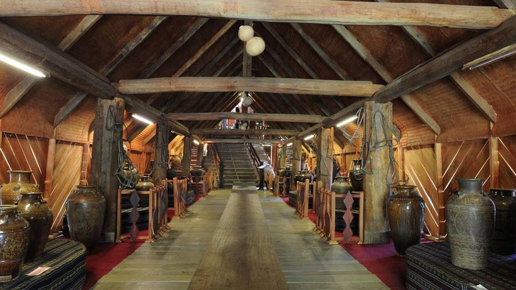 Gian đầu tiên khi bước vào nhà gọi là Gah (phòng khách) - gian rộng nhất của nhà dài.