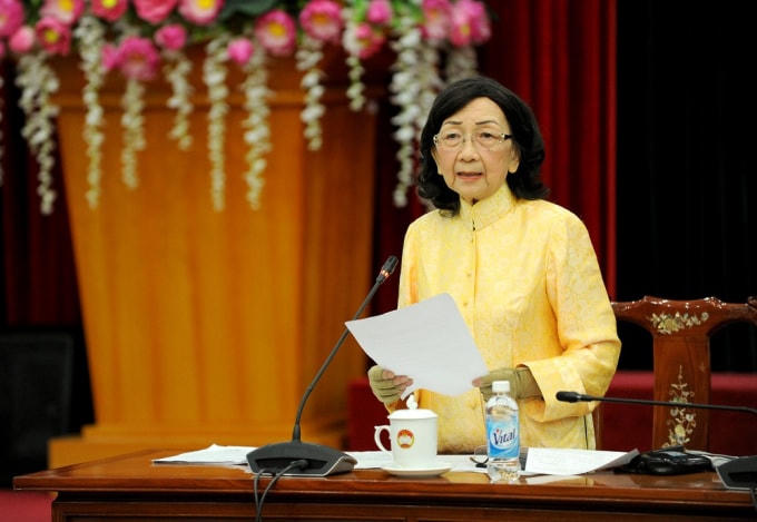 GS.TSKH Phạm Thị Trân Châu.