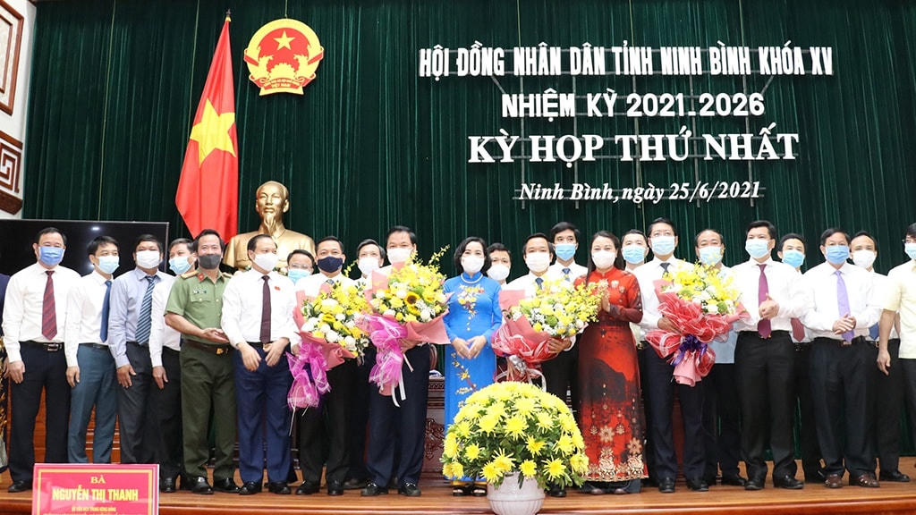 Lãnh đạo HĐND và UBND tỉnh Ninh Bình khóa XV ra mắt.