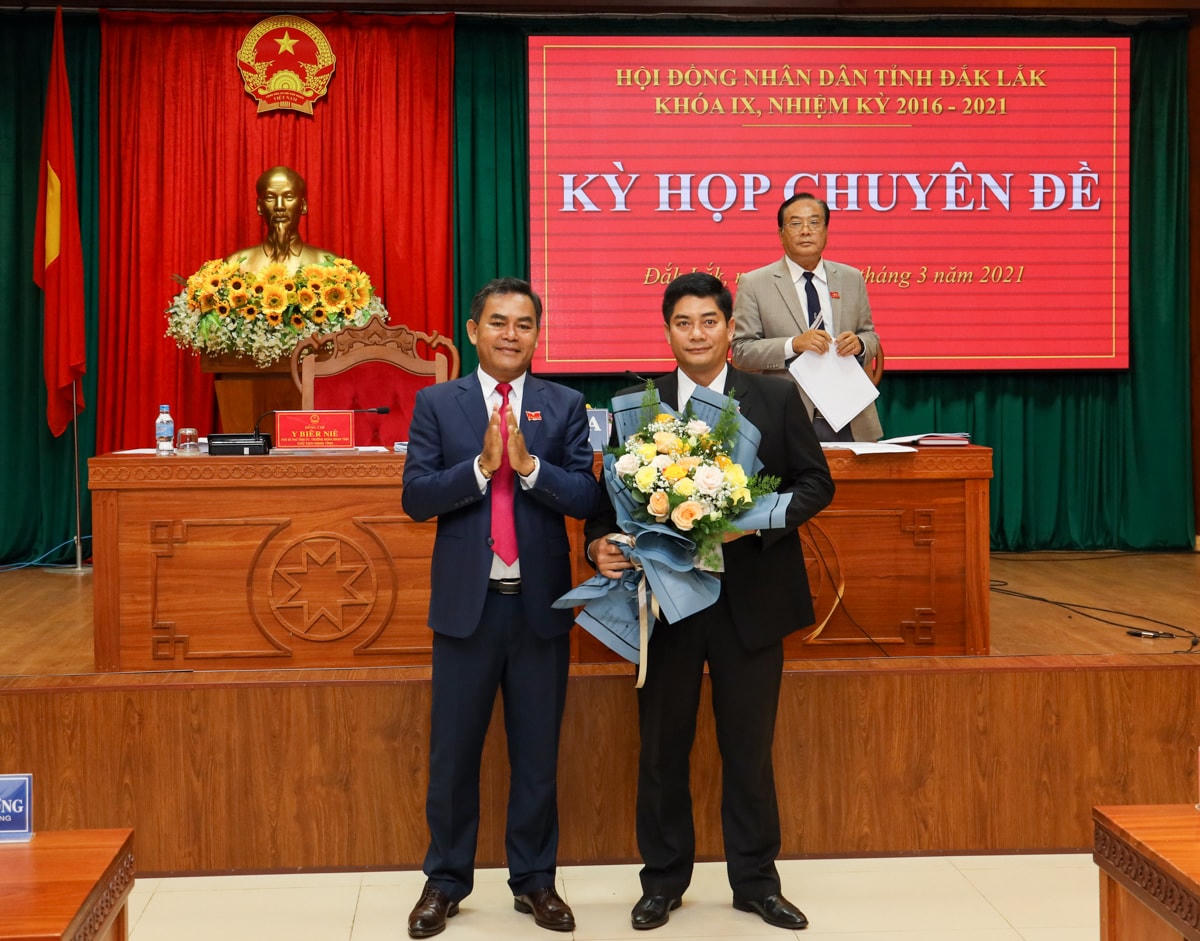 Ông Y Vinh Tơr được bầu làm Phó Chủ tịch HĐND tỉnh Đắk Lắk với số phiếu tán thành tuyệt đối. Ảnh: Báo Đắk Lắk.
