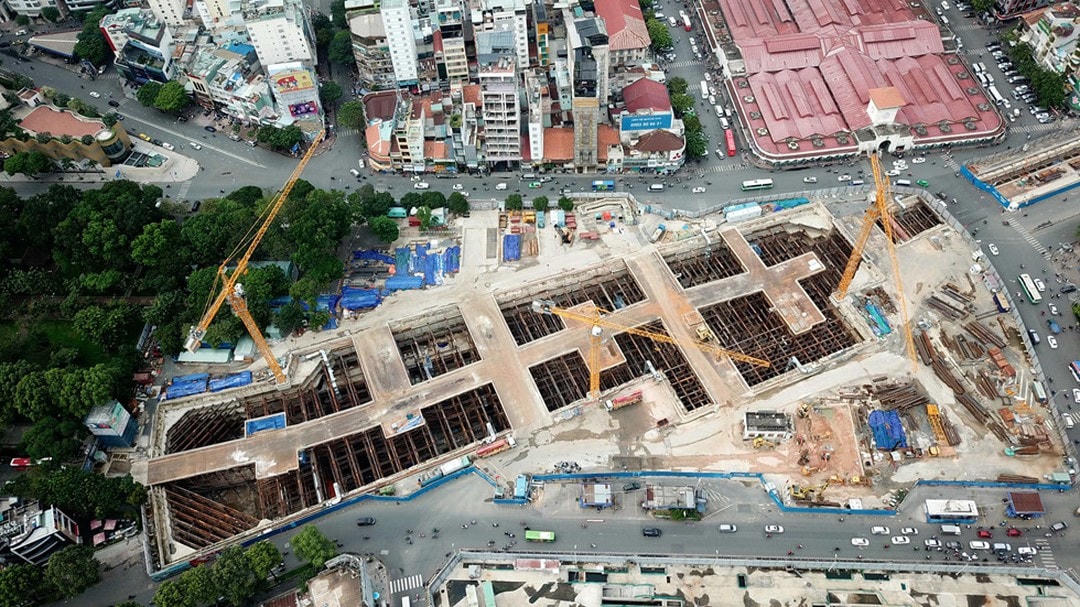 Công trình thi công nhà ga metro Bến Thành - Suối Tiên (metro số 2, TP HCM). Đây cũng là nhà ga kết nối metro Bến Thành - Tham Lương. Ảnh: Độc Lập.