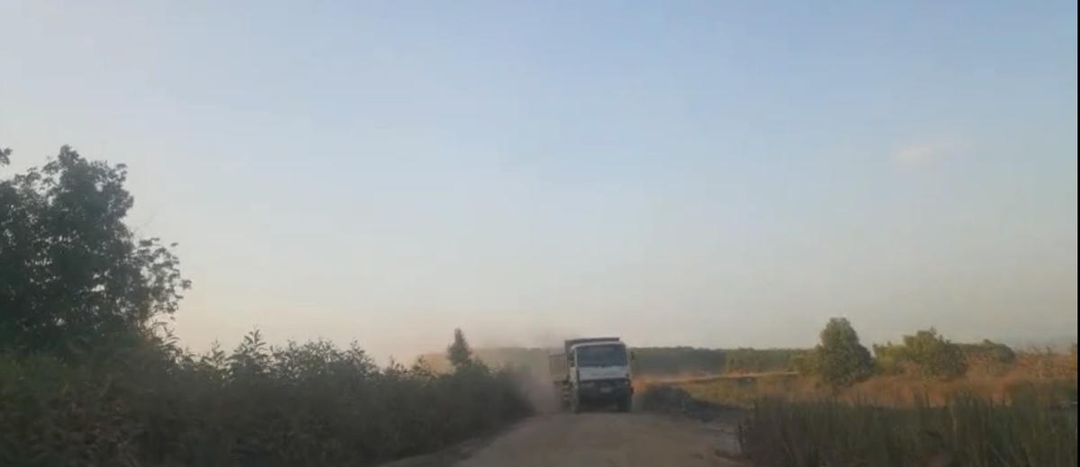 Tuyến đường đê bao Võ Xu – Đức Tín xuống cấp trầm trọng