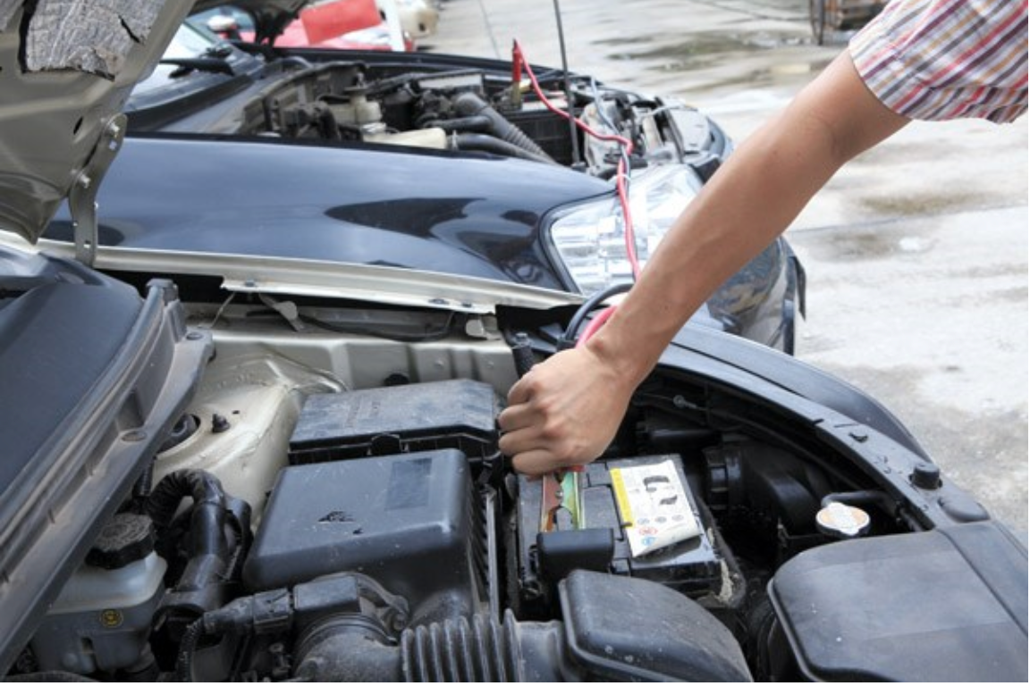 Thường xuyên kiểm tra khoang động cơ. Ảnh minh hoạ. 