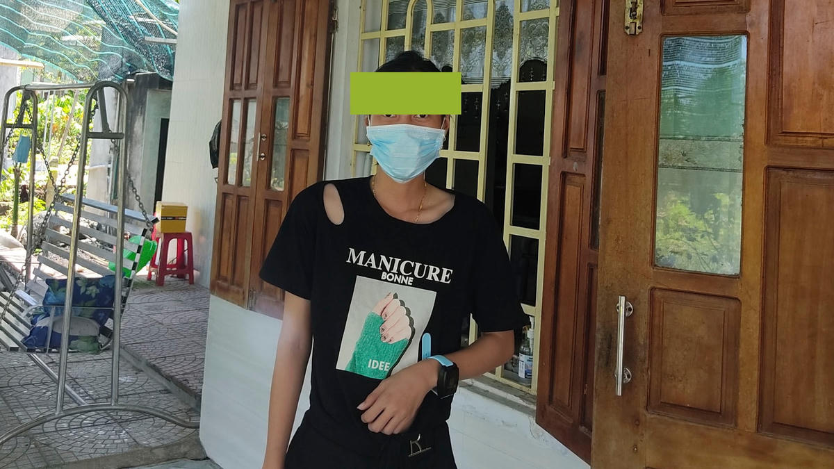 Một F1 được cách ly tại nhà bằng thiết bị vòng đeo tay thông minh. Nguồn: Sở Y tế Đà Nẵng.