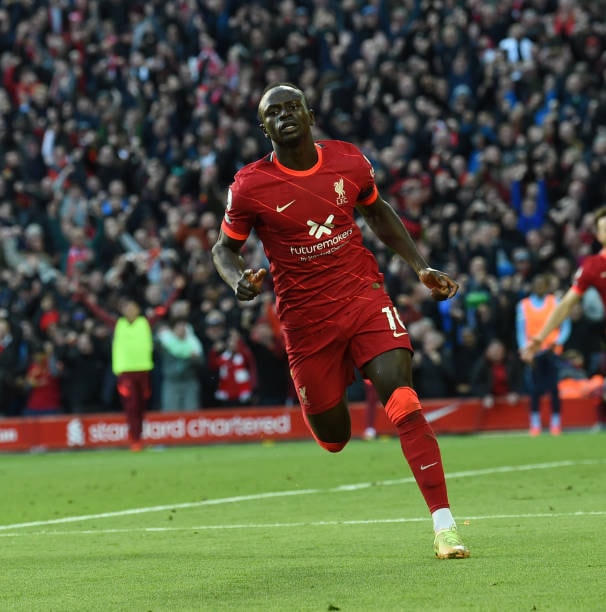 Liverpool vượt lên dẫn trước với bàn thắng của Mane.