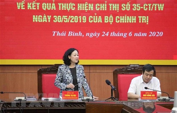 Bà Trương Thị Mai, Ủy viên Bộ Chính trị, Bí thư Trung ương Đảng, Trưởng Ban Dân vận Trung ương kết luận buổi làm việc. (Ảnh: TTXVN).