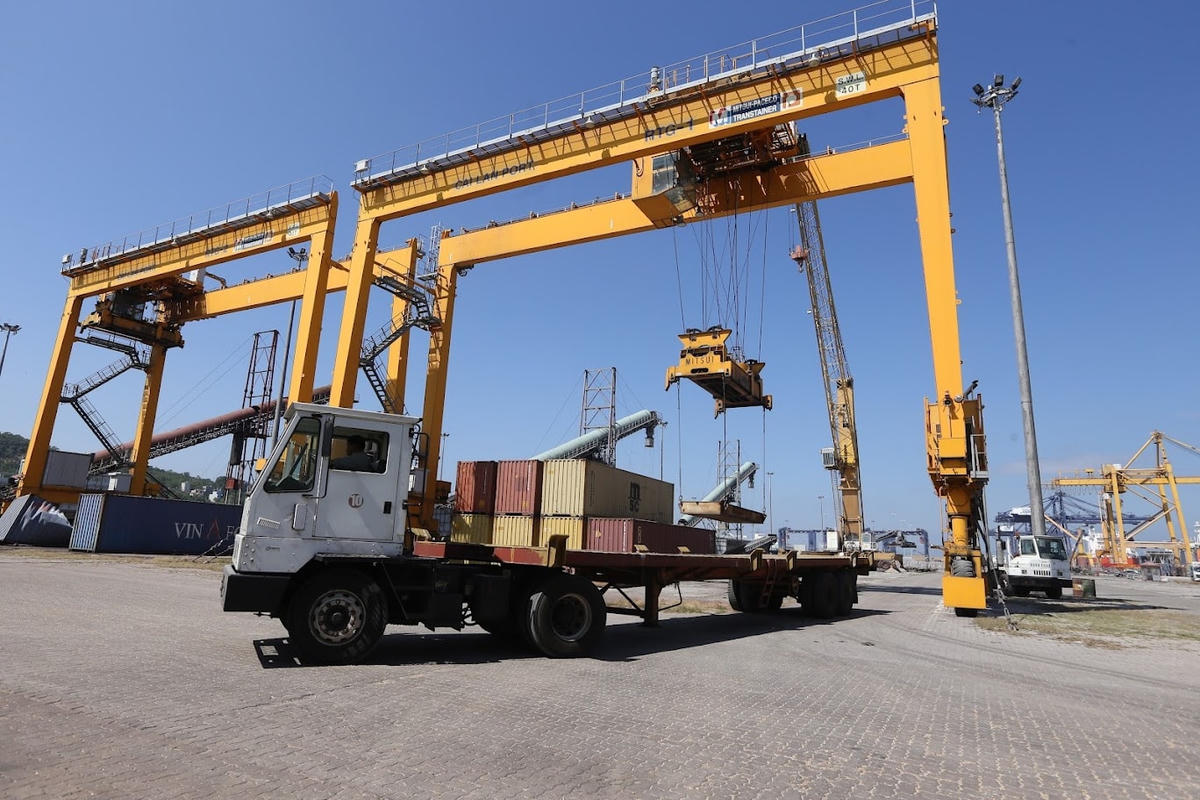 Chi phí logistics cao làm giảm năng lực cạnh tranh của doanh nghiệp Việt Nam.
