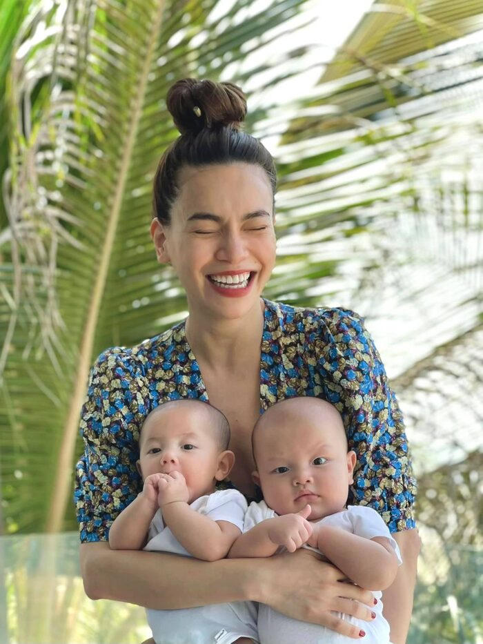 Hồ Ngọc Hà luôn lên tiếng bảo vệ con trước vòng vây của dư luận xã hội. 