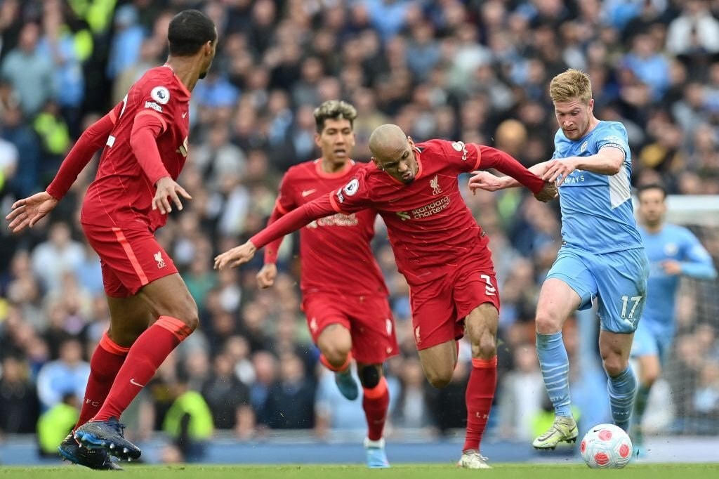 Liverpool và Man City luôn đẩy cao tốc độ trận đấu ở đầu mỗi hiệp.