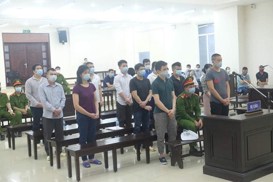 Các bị cáo tại toà.