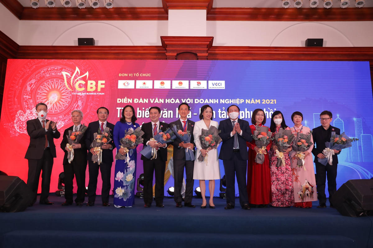 Các đại biểu tham gia Diễn đàn.