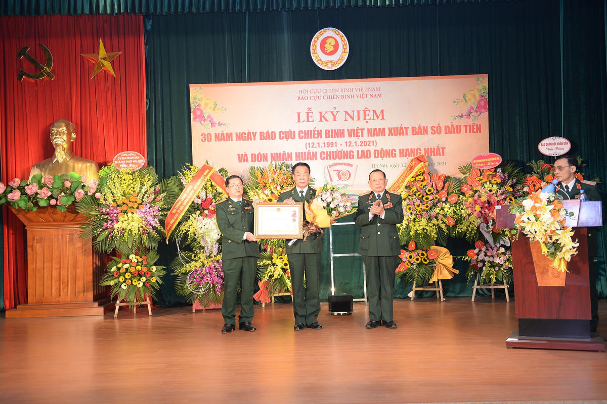 Báo Cựu chiến binh Việt Nam vinh dự đón nhận Huân chương Lao động hạng Nhất