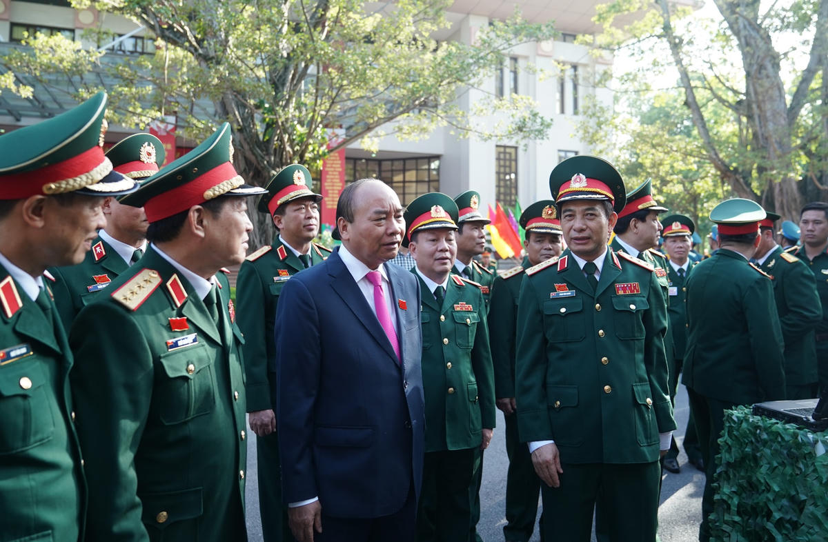 Thủ tướng Nguyễn Xuân Phúc và các đồng chí lãnh đạo Bộ Quốc phòng.