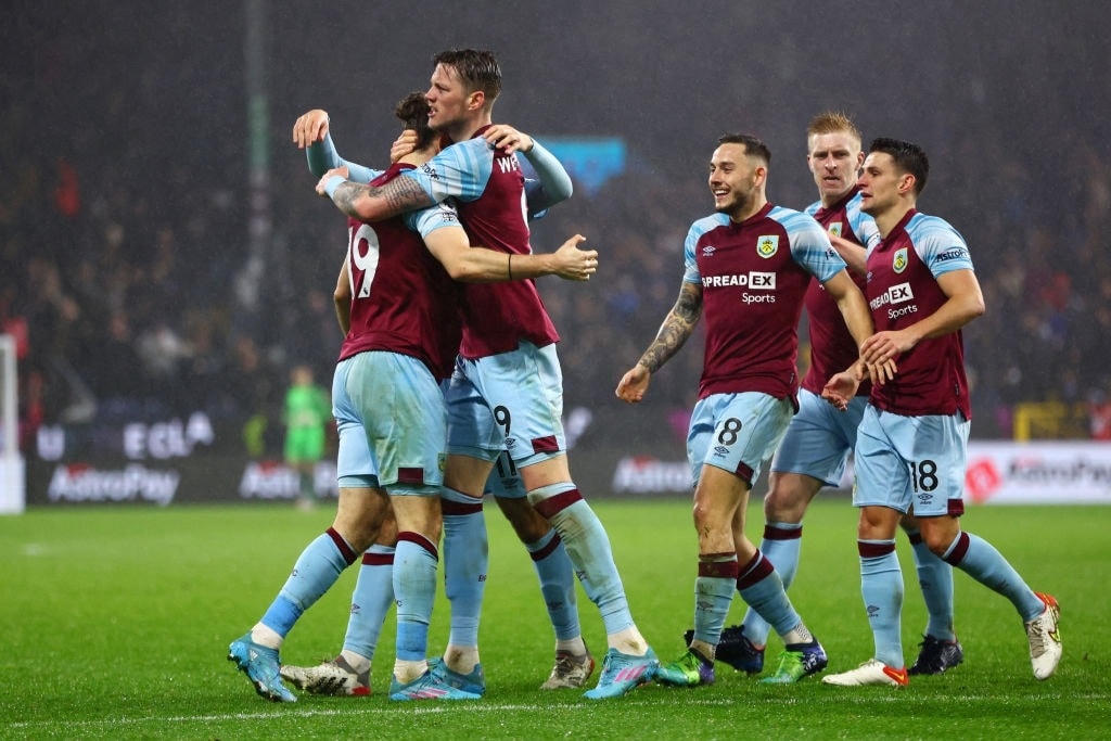 Cầu thủ Burnley ăn mừng sau khi ghi bàn vào lưới Man Utd.