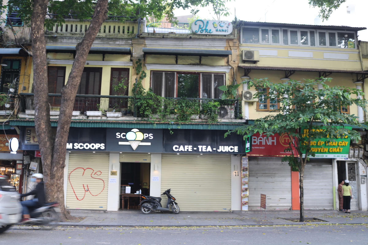 Hà Nội: Hàng quán đóng cửa phòng dịch, chủ kinh doanh bỏ phố về quê