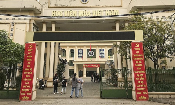 Hàng trăm học sinh, sinh viên Học viện Múa Việt Nam "mắc kẹt" vì bằng THCS, THPT.