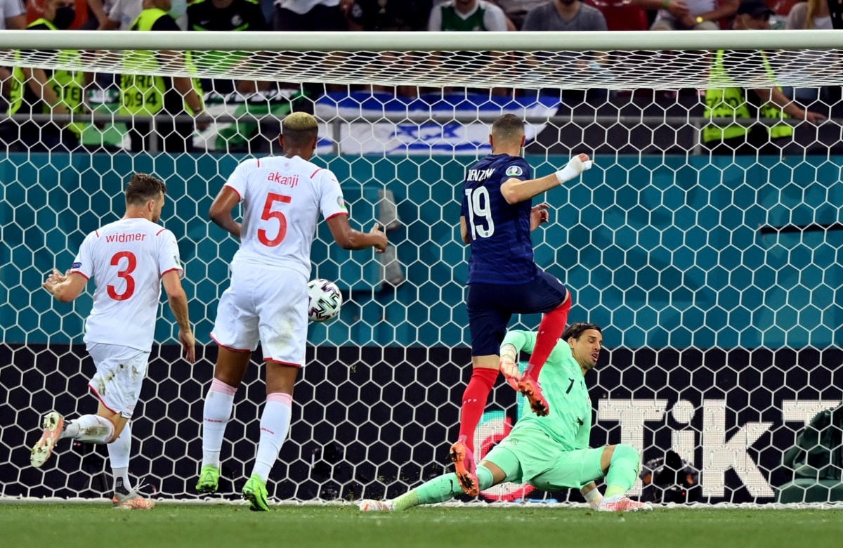 Bàn thắng quân bình tỉ số của Benzema.