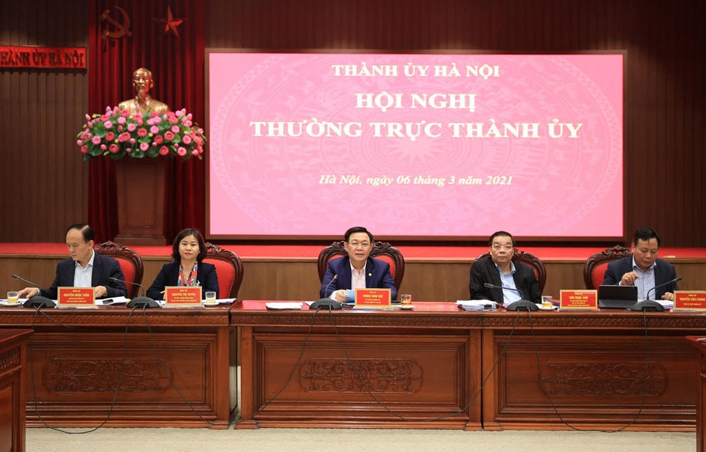 Bí thư Thành ủy Vương Đình Huệ và các đồng chí Thường trực Thành ủy chủ trì hội nghị thảo luận và cho ý kiến đối với các dự thảo chương trình công tác của Thành ủy Hà Nội khóa XVII.