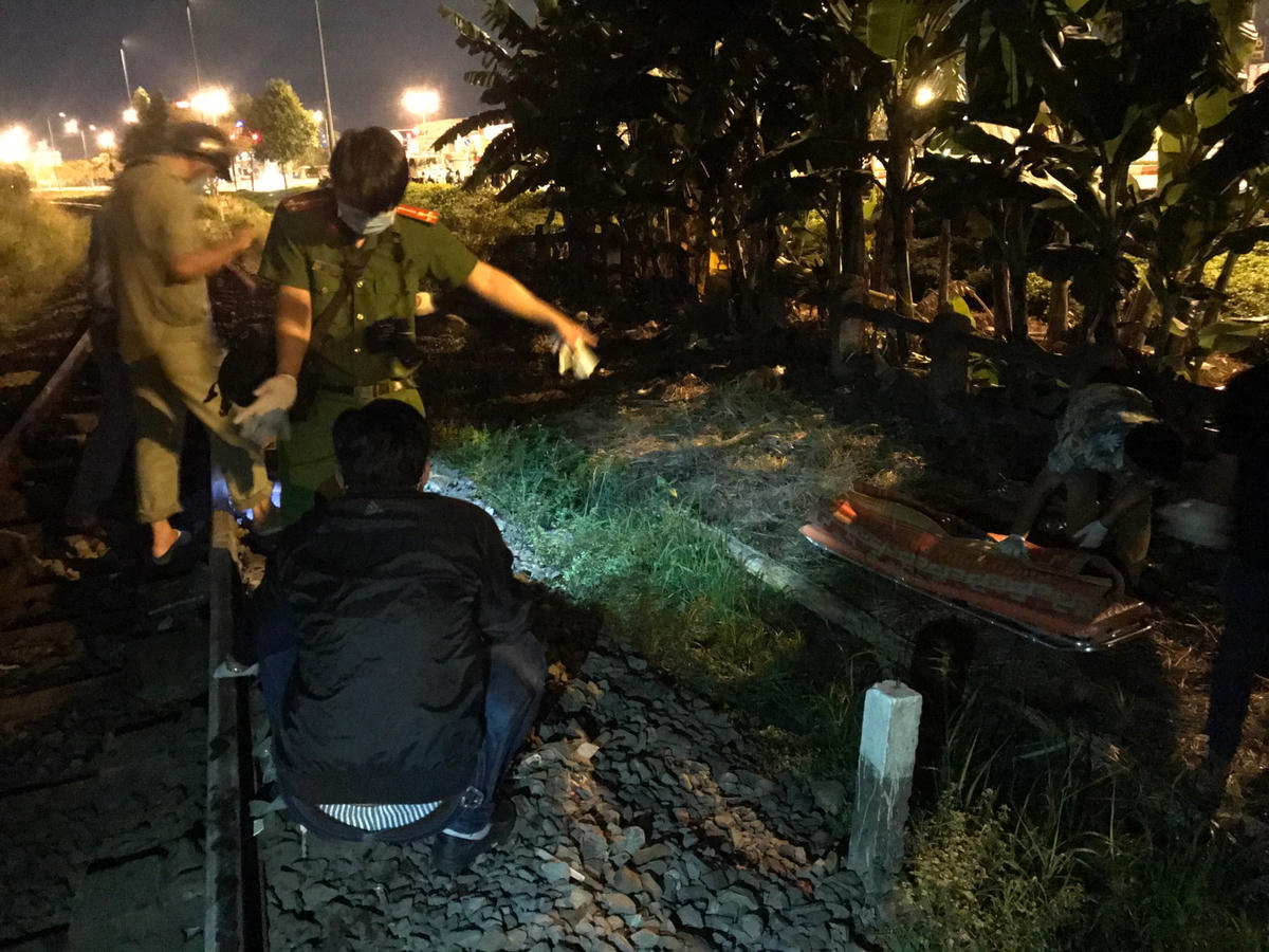 Công an  khám nghiệm hiện trường - Ảnh TL