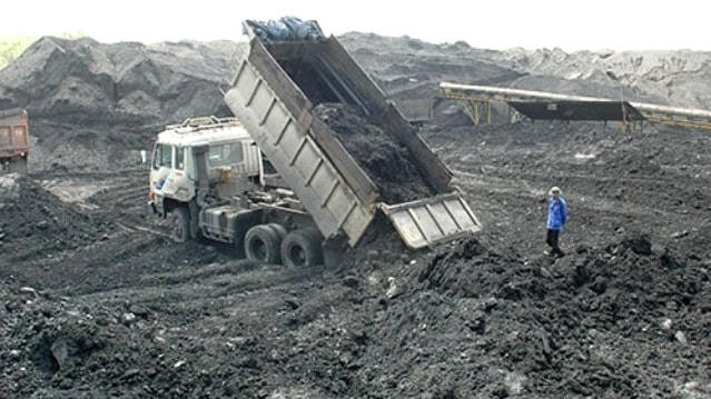 Xử lý triệt để tro xỉ của các nhà máy nhiệt điện chạy than đang là vấn đề cấp bách.