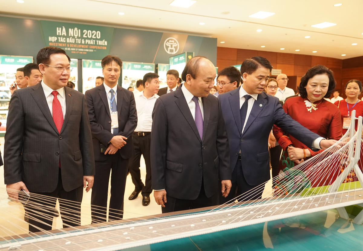 Thủ tướng Nguyễn Xuân Phúc, lãnh đạo TP. Hà Nội và các đại biểu dự Hội nghị. Ảnh: VGP.