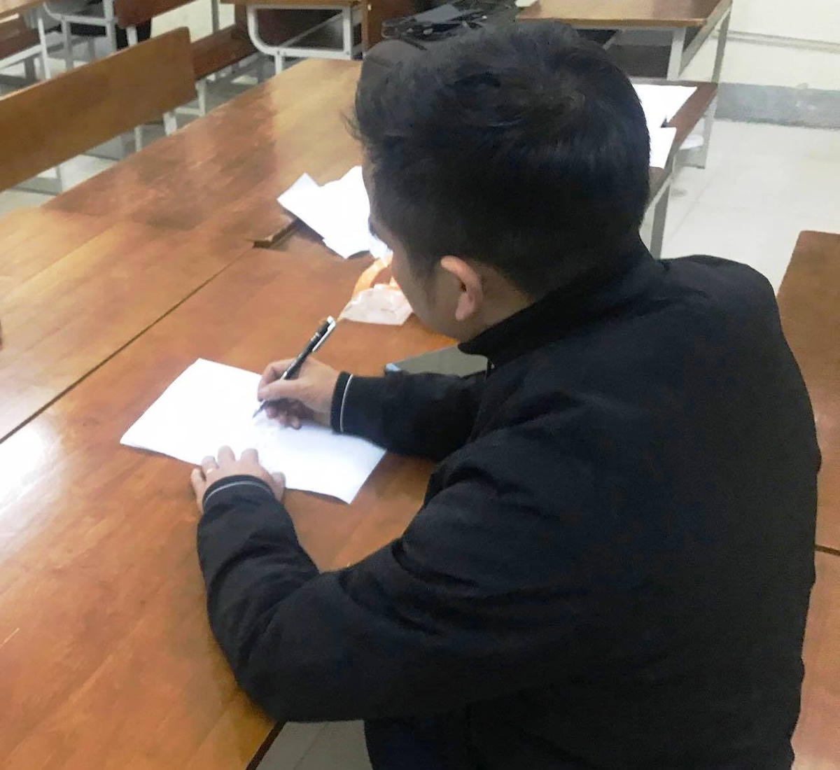 Viên chức K chưa biết mình có thuộc diện phải sát hạch lại hay không.