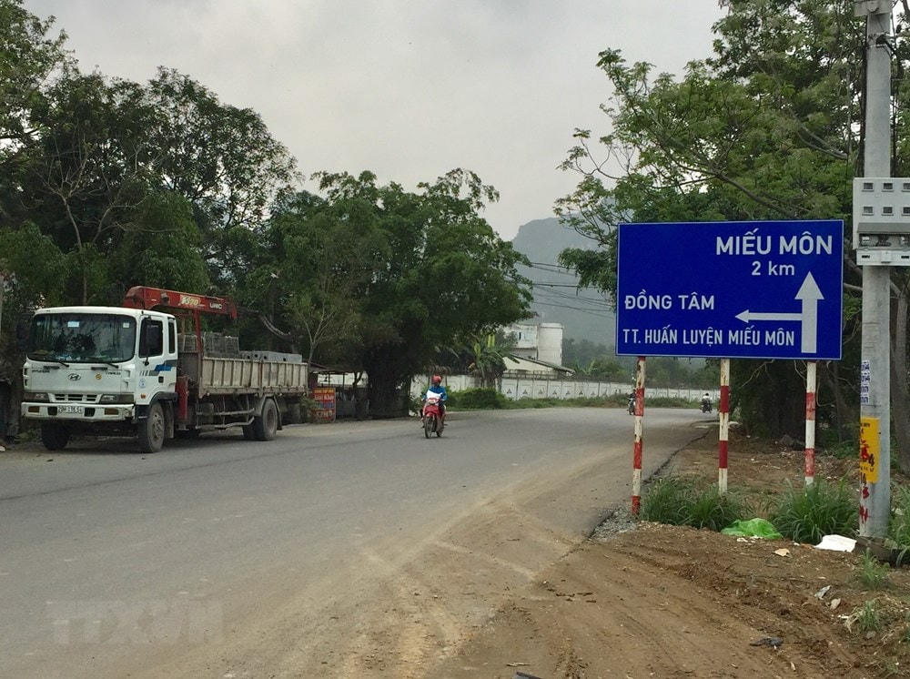 Đường vào xã Đồng Tâm thông thoáng, tạo điều kiện lưu thông hàng hóa, phát triển kinh tế, xã hội. (Ảnh: Nguyễn Thắng/TTXVN).