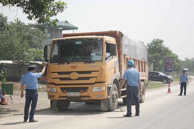 Lực lượng Thanh tra giao thông làm nhiệm vụ.