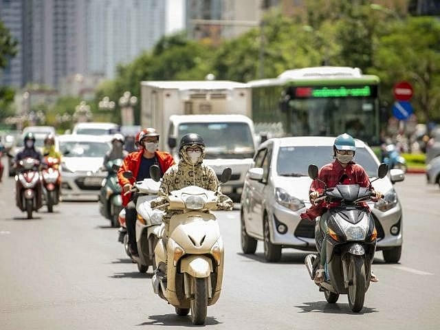 Cả nước nắng nóng, mưa rào và dông vào chiều tối