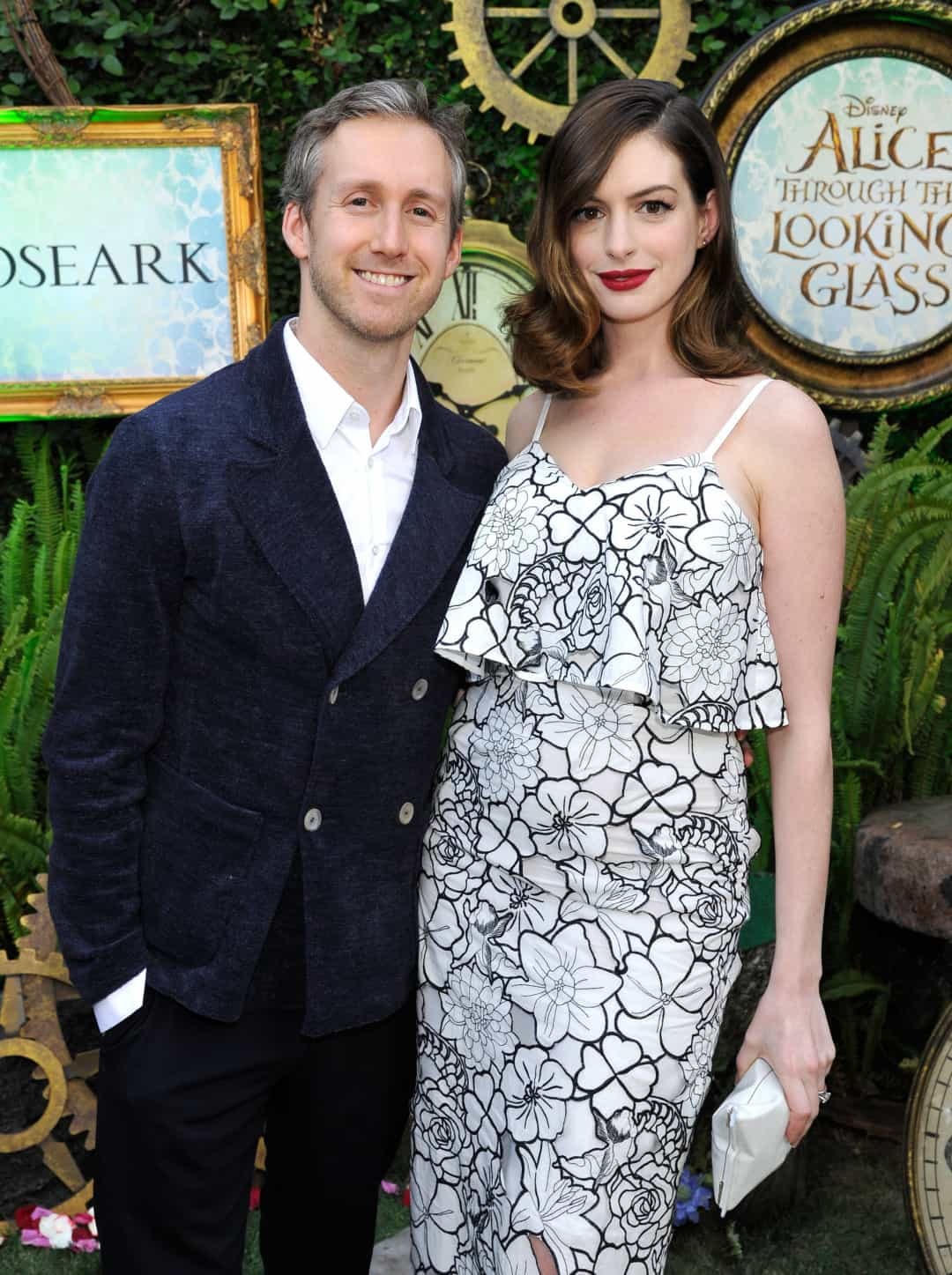 Anne Hathaway và Adam Shulman - Hathaway đóng vai Catwoman trong bộ phim DC Comics 'The Dark Knight Rises.' Cô đã kết hôn với nam diễn viên Adam Shulman.  